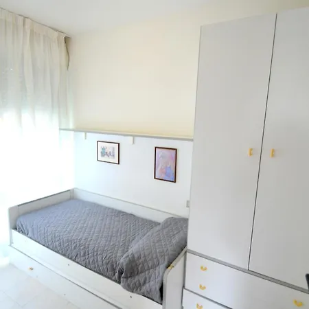 Escape - Flat With Balcony