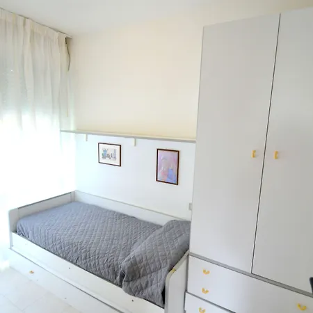 Escape - Flat With Balcony *
