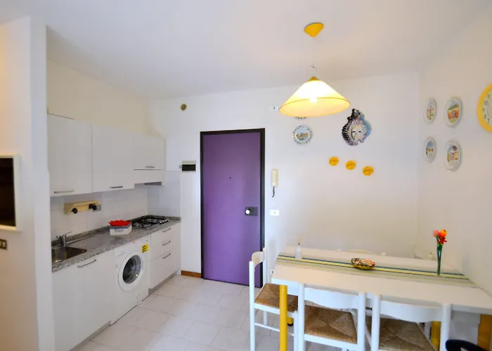 Escape - Flat With Balcony *
