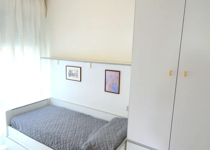 Escape - Flat With Balcony *